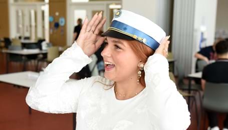 Den første HF-student er klar til socialrådgiveruddannelsen